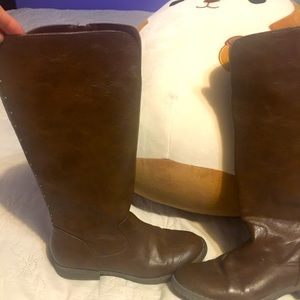 Girls Brown boots, great condition. Wore only very few times last winter.